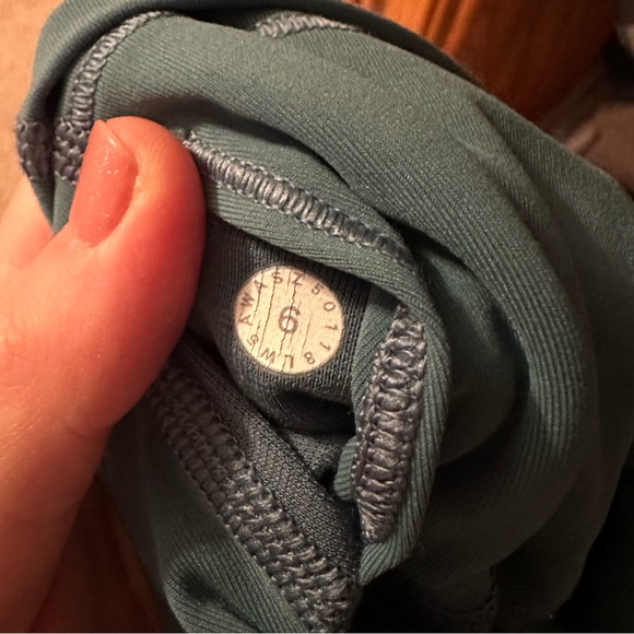 Lululemon WunderUnder Leggings Size 6 - Picture 5 of 5